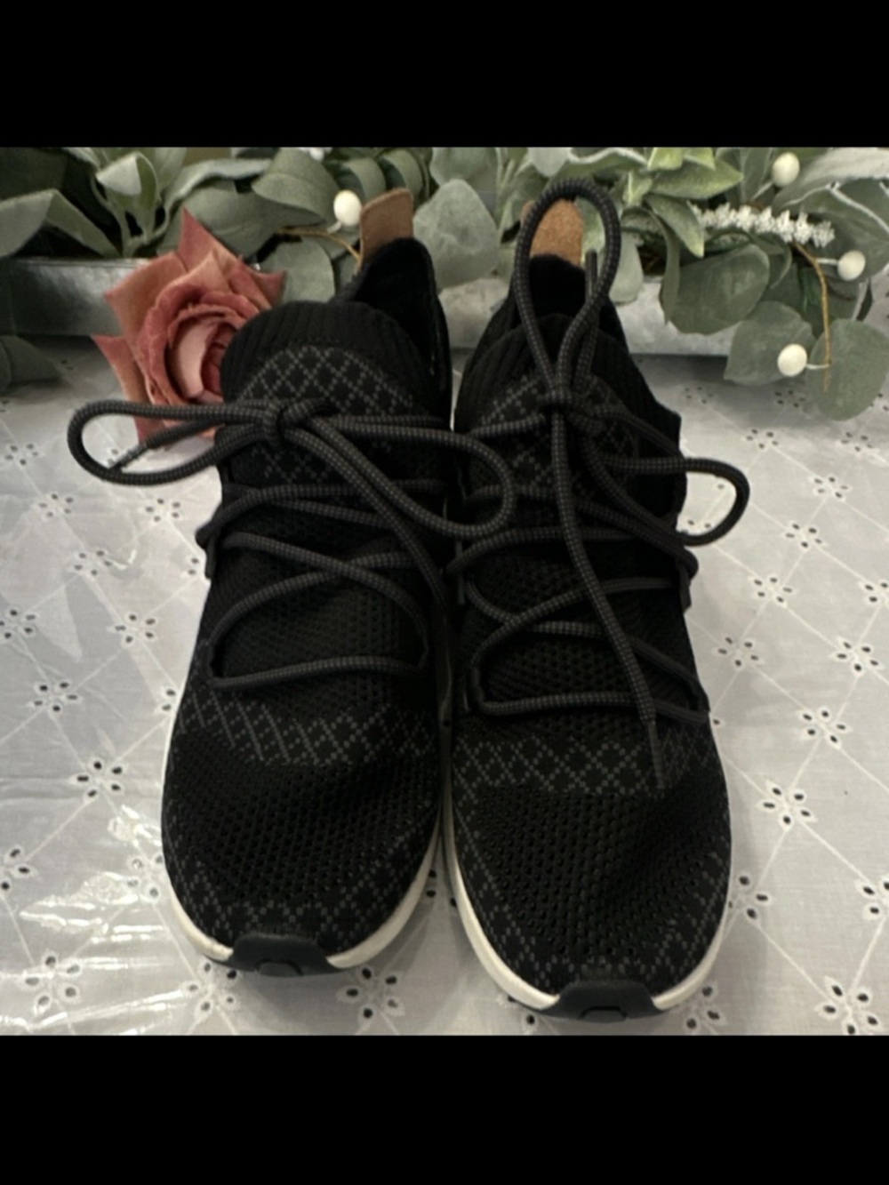 Timberland Women’s Black Knit Lace-Up Sneakers with White Midsole size 10